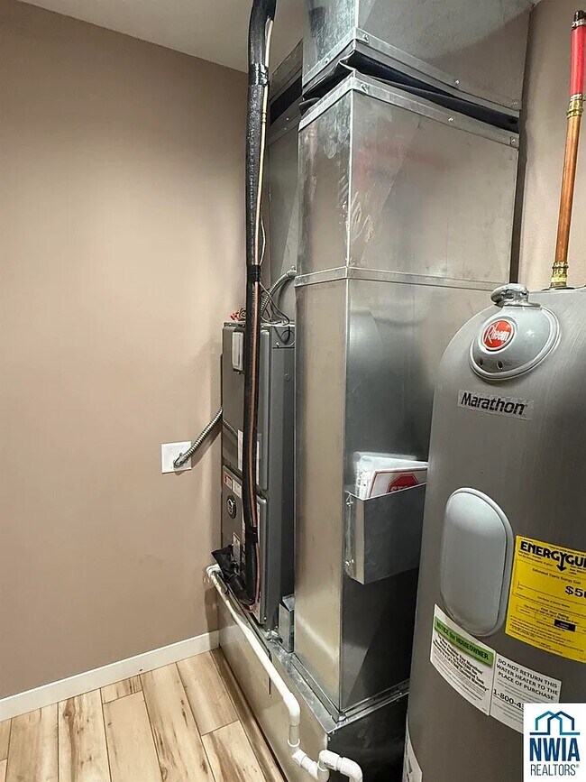 Building Photo - 321 Sheldon