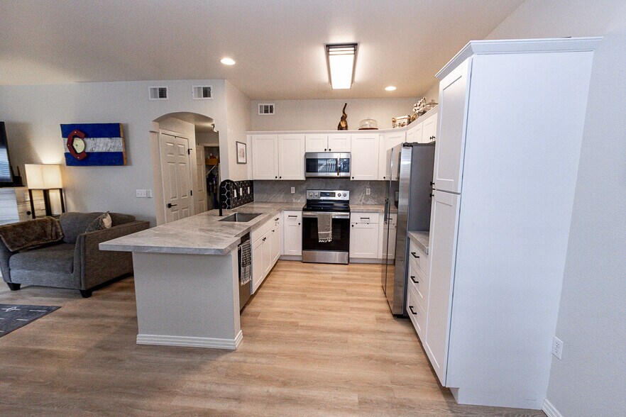 Building Photo - 9369 Amison Cir