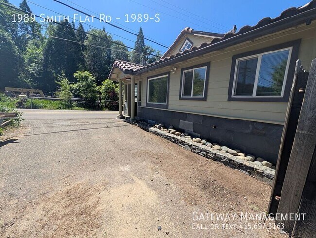 Building Photo - 1989 Smith Flat Rd