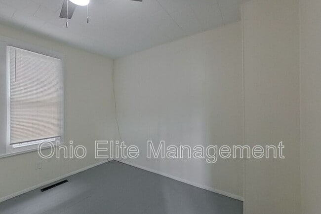 Building Photo - 1473 Thomas Ave