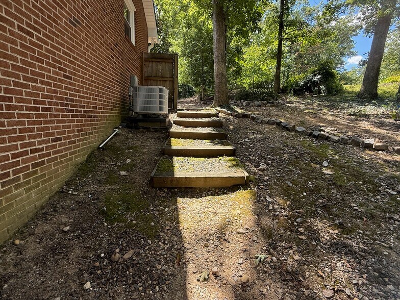 Primary Photo - 327 Braehead Dr