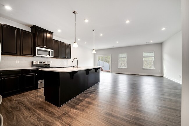Building Photo - 645 Exmoor Dr