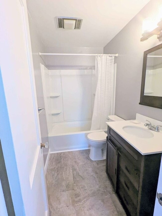 Building Photo - 3 Bedroom House on Quiet Street in Monaca