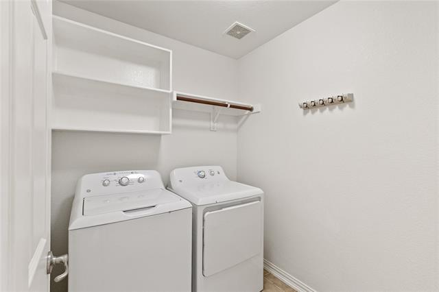 Building Photo - 2655 Lake Ridge Dr
