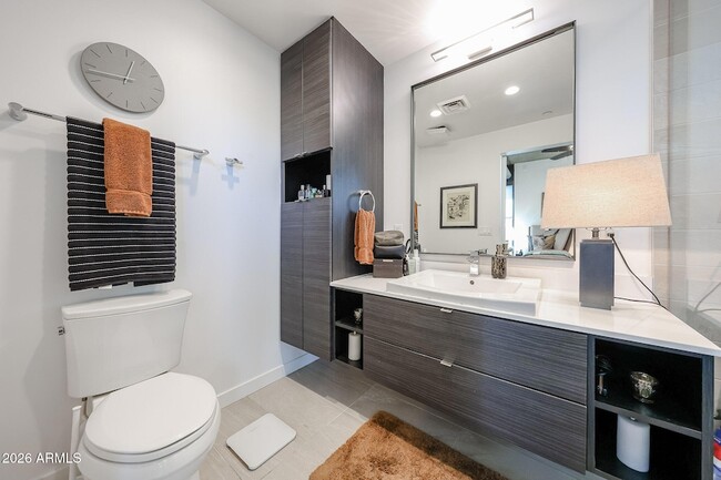 Building Photo - 100 W Portland St