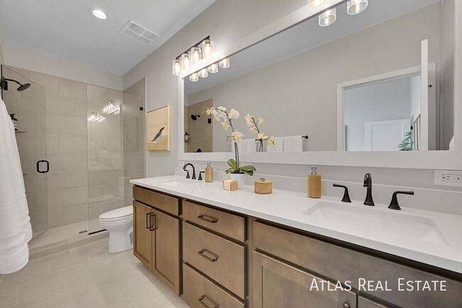 Building Photo - 889 Paget Pt