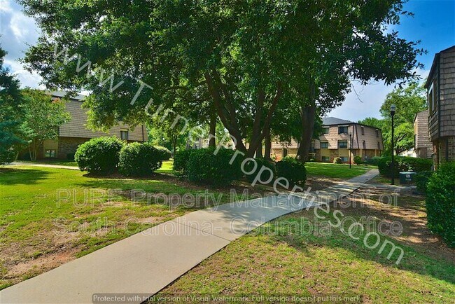 Building Photo - 411 Old Manor Rd