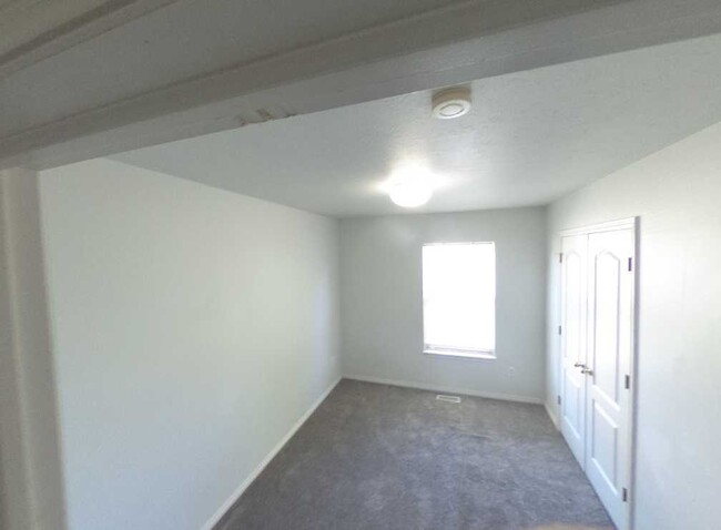 Building Photo - Stunning West Valley Condo - 50% OFF of FI...