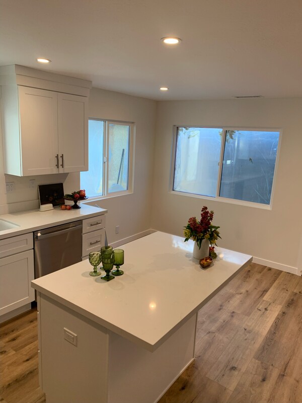 Building Photo - 610 Lion St