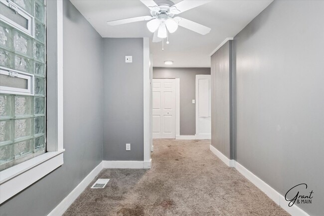 Building Photo - 6 bedroom 2 bath $2095