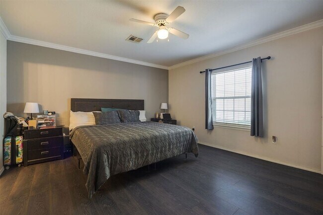 Building Photo - 205 Lincoln St