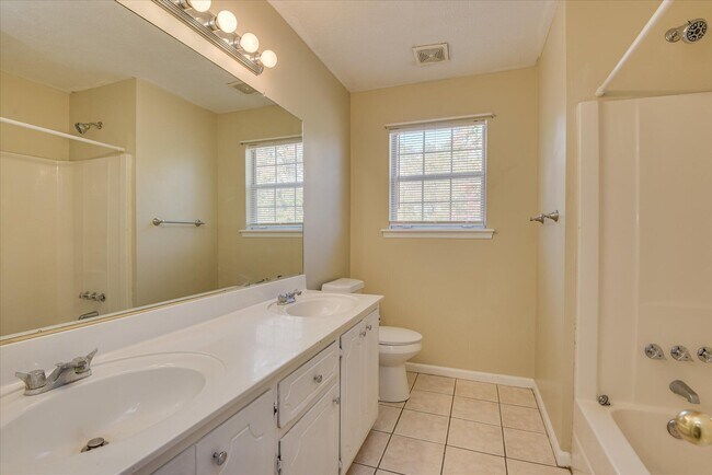 Building Photo - 2102 Howard Mill Rd