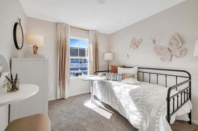 Building Photo - 438 Lakeshore Ct