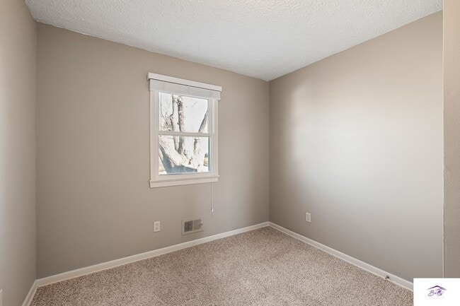 Building Photo - AVAILABLE NOW!