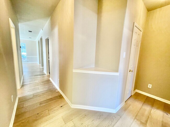 Building Photo - 707 Belmark Ct