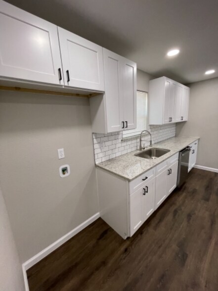 Building Photo - 1632 Best Blvd