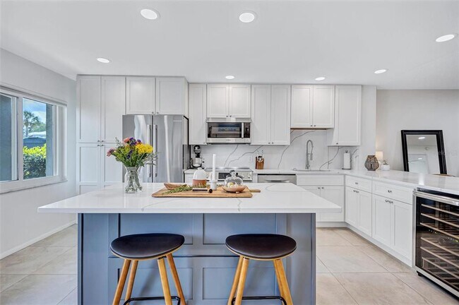 Building Photo - 1600 1st Ave W