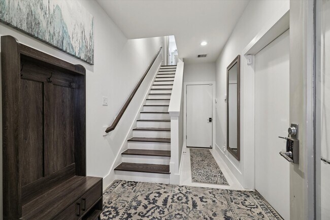 Building Photo - 1717 Silver St