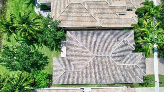 Building Photo - 8944 Little Falls Way