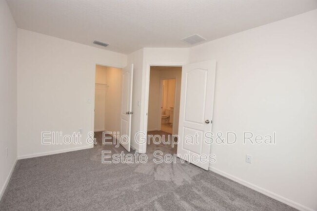 Building Photo - 3901 Academia Ave