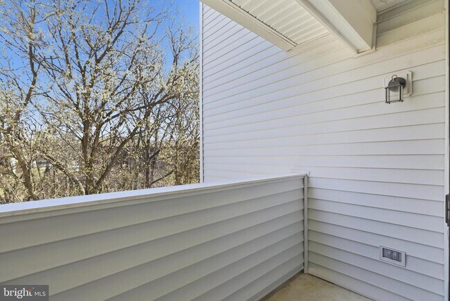 Building Photo - 1647 Carriage House Terrace