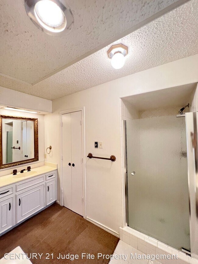 Building Photo - 4 br, 3 bath House - 935 Rock Canyon Drive