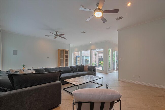 Building Photo - 11914 Ashmead Dr