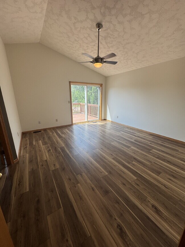 Building Photo - "Spacious 4-Bedroom Sanctuary with 3 Full Baths on Country View Drive, Derby - 3189 Sq Ft of Comf...