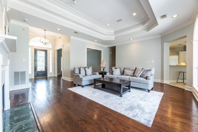 Building Photo - 10 Acorn Cluster Ct