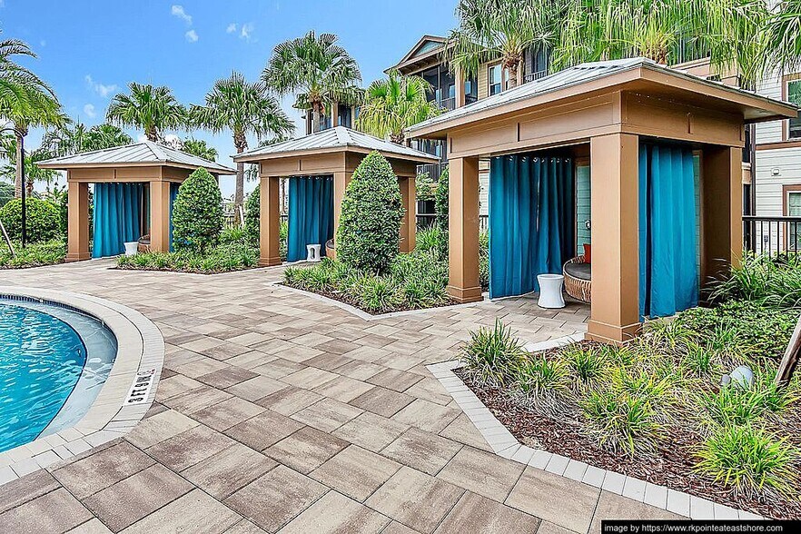 Building Photo - 2423 Areca Palm Dr