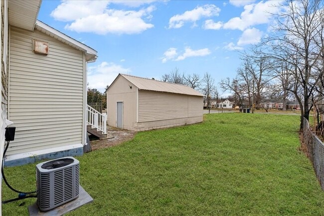 Building Photo - 6008 Second St.