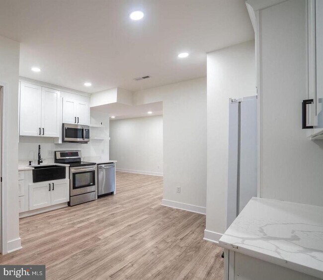 Building Photo - 8261 Tinsley Pl