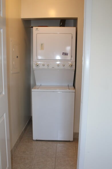 Building Photo - 812 Aspen Dr