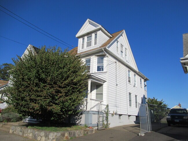 Building Photo - 330 Bradley St