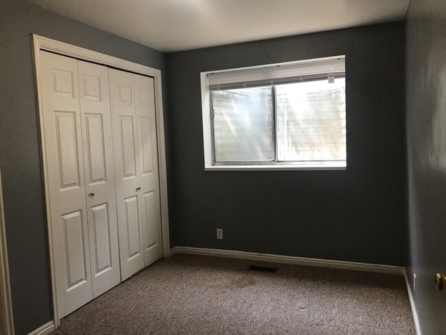 Building Photo - Adorable Basement Apartment in Central Orem