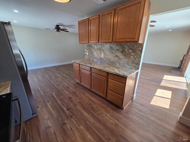 Building Photo - 616 Placer Ln