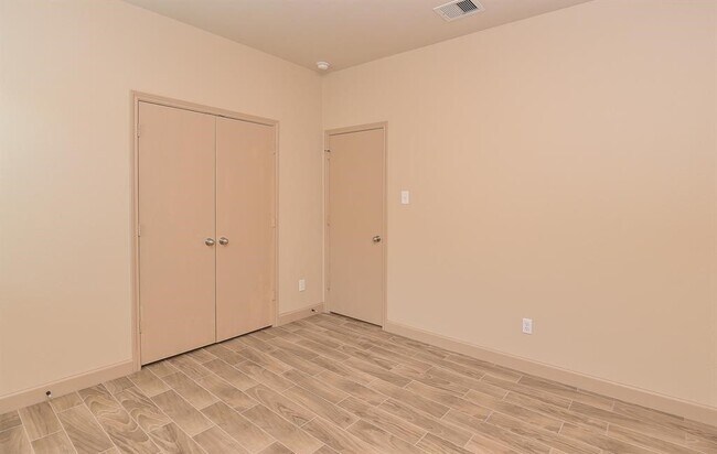 Building Photo - 5502 Floral Valley Ln