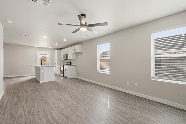 Building Photo - 526 Elmont St