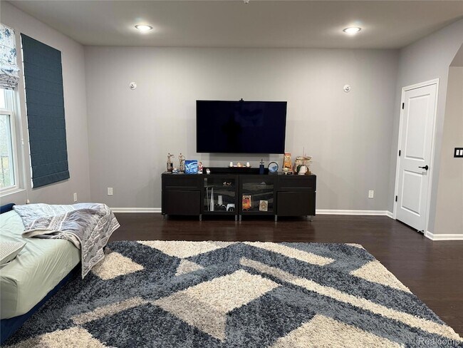 Building Photo - 4811 Broomfield Way