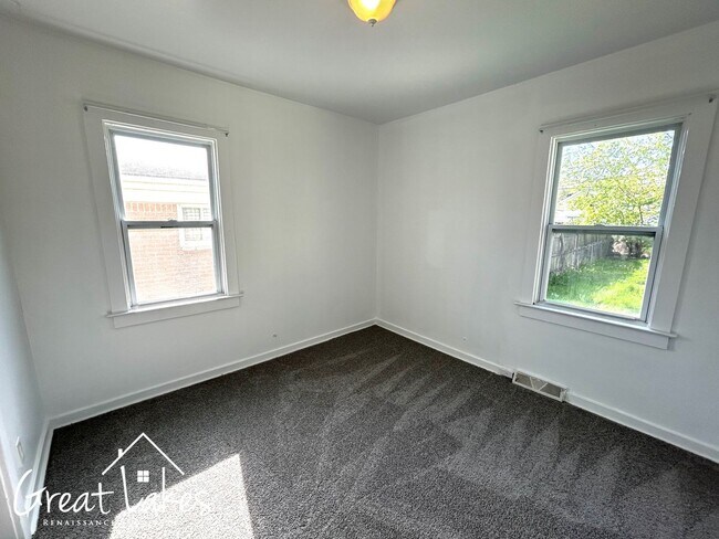 Building Photo - Charming 3 Bedroom 1 Bathroom now available for rent