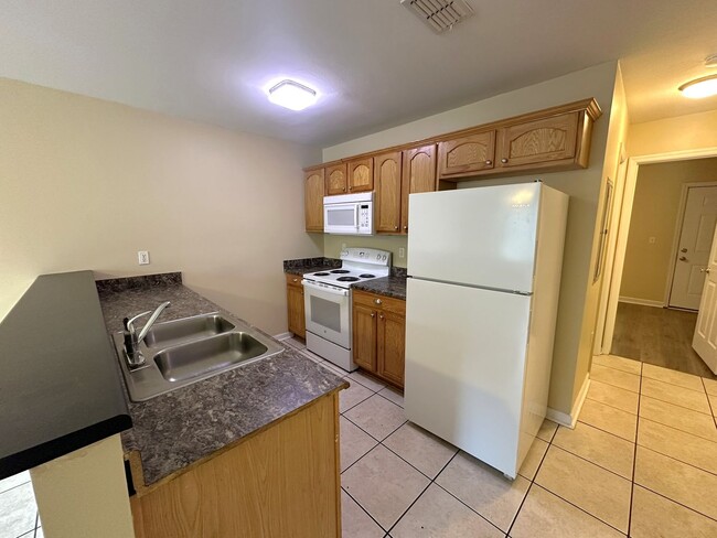 Building Photo - AWESOME 3/3 with No Carpet, Large Bedrooms, & More! $1300/month Avail Now!