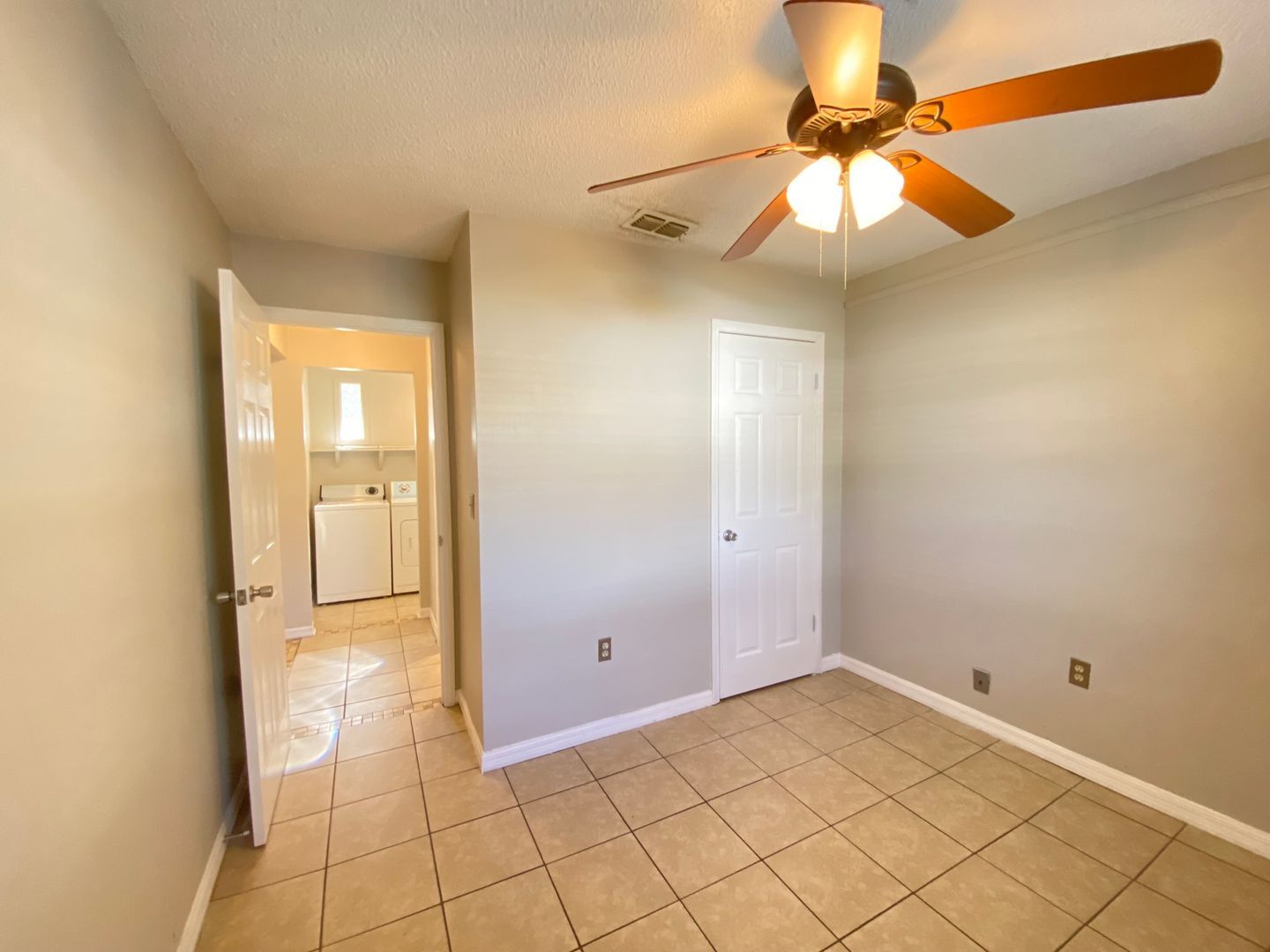 Building Photo - 2/2 home with garage - tile on inside with...