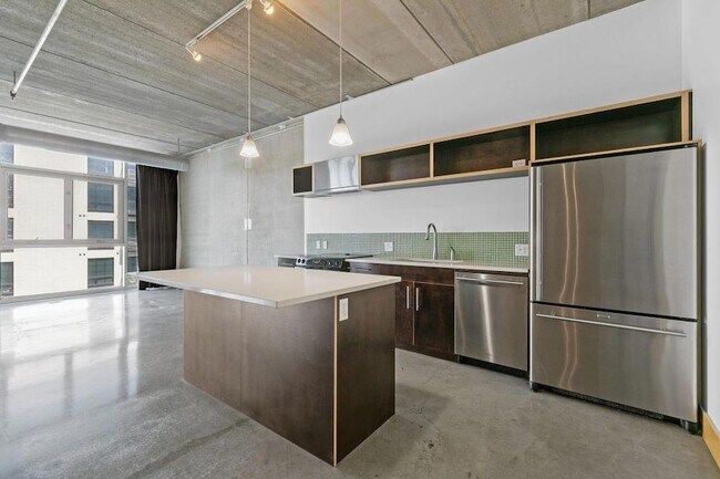 Building Photo - 345 N 6th Ave