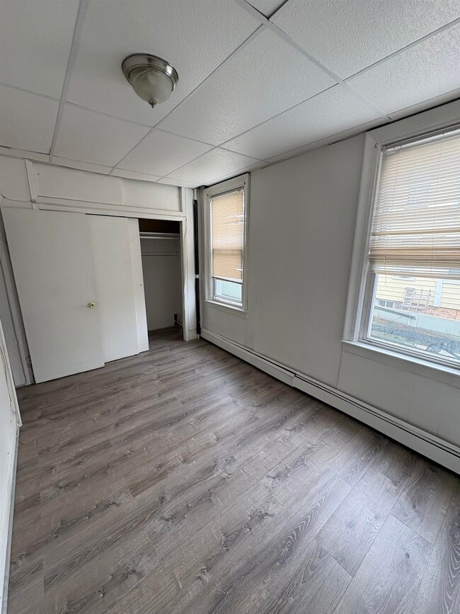 Building Photo - 21 Vreeland Terrace