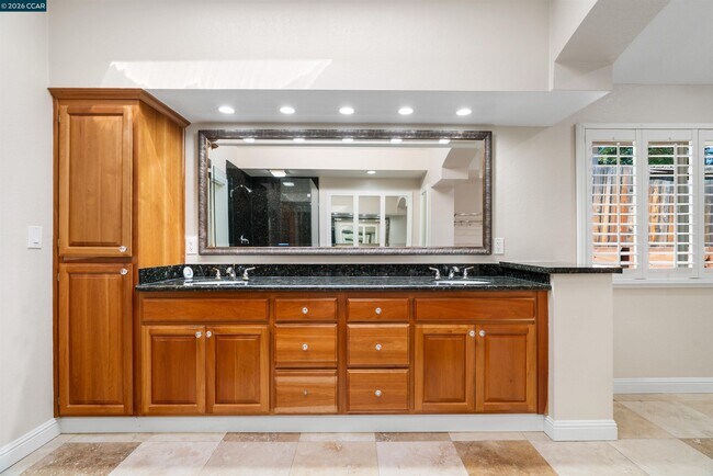 Building Photo - 313 Deepcreek Ct