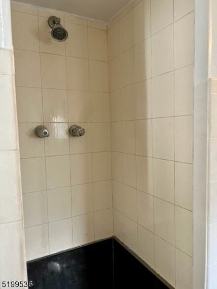 Building Photo - 175 Green Pond Rd