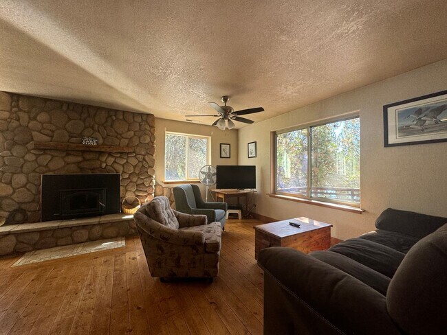 Building Photo - 3992 CA-147