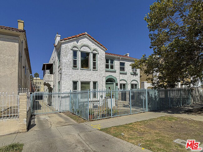 Building Photo - 733 N Ridgewood Pl