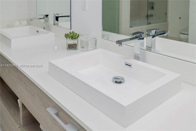 Building Photo - 1300 S Miami Ave