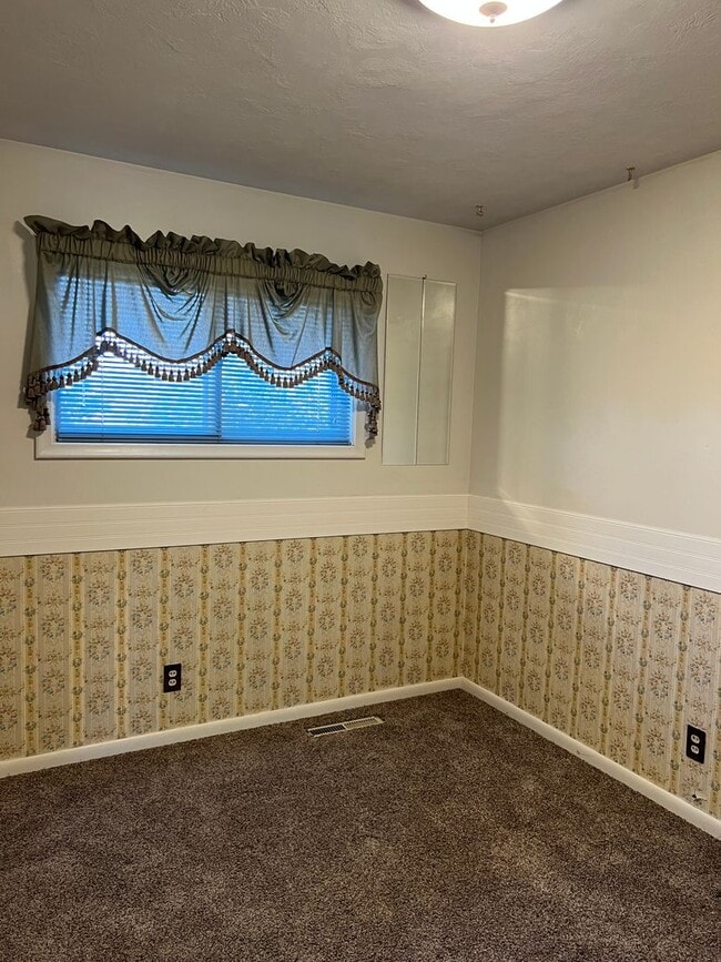 Building Photo - Charming 4-Bed, 1.5-Bath Home on the Outsk...